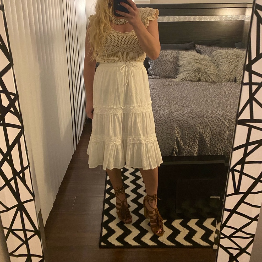 Banana Republic white skirt